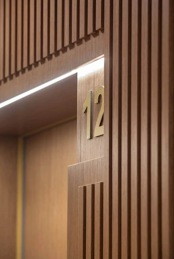 Przestrzeń wspólna Yareal z drewnianymi elementami